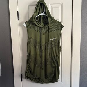 Men’s size Large Neleus brand sleeveless hooded workout top.